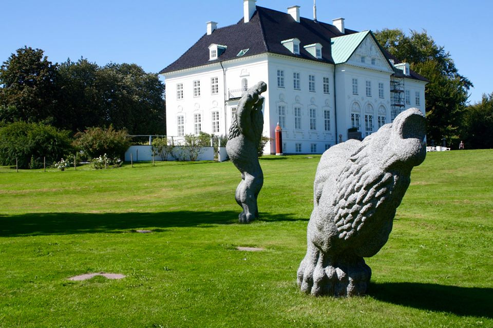 Oplev Marselisborg Slotspark: Rundvisning med kunst og historie