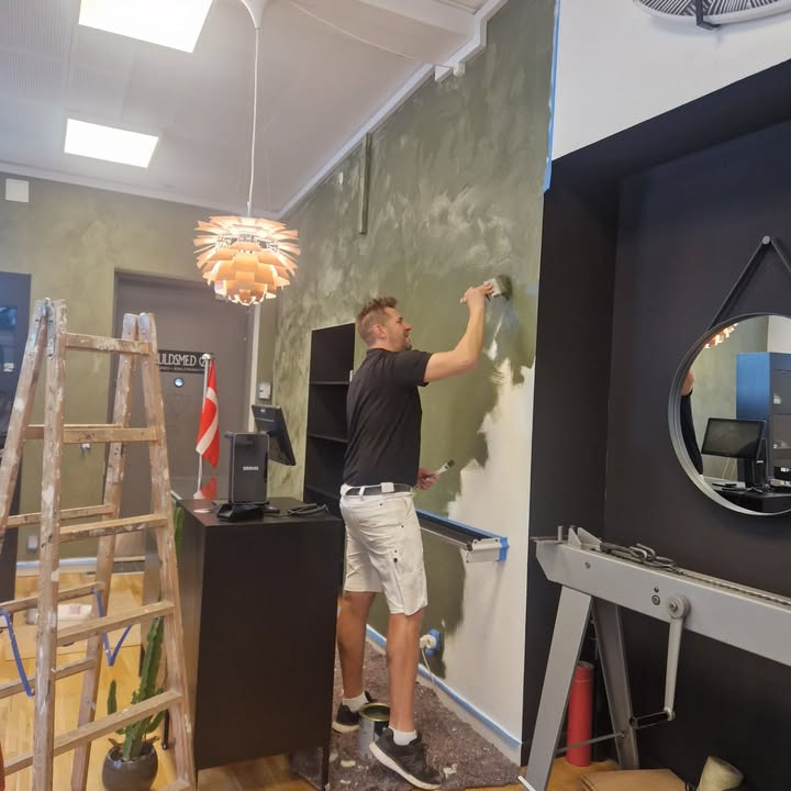 Guldsmed Ø opdaterer butikken i Skive med nye farver og venteområde