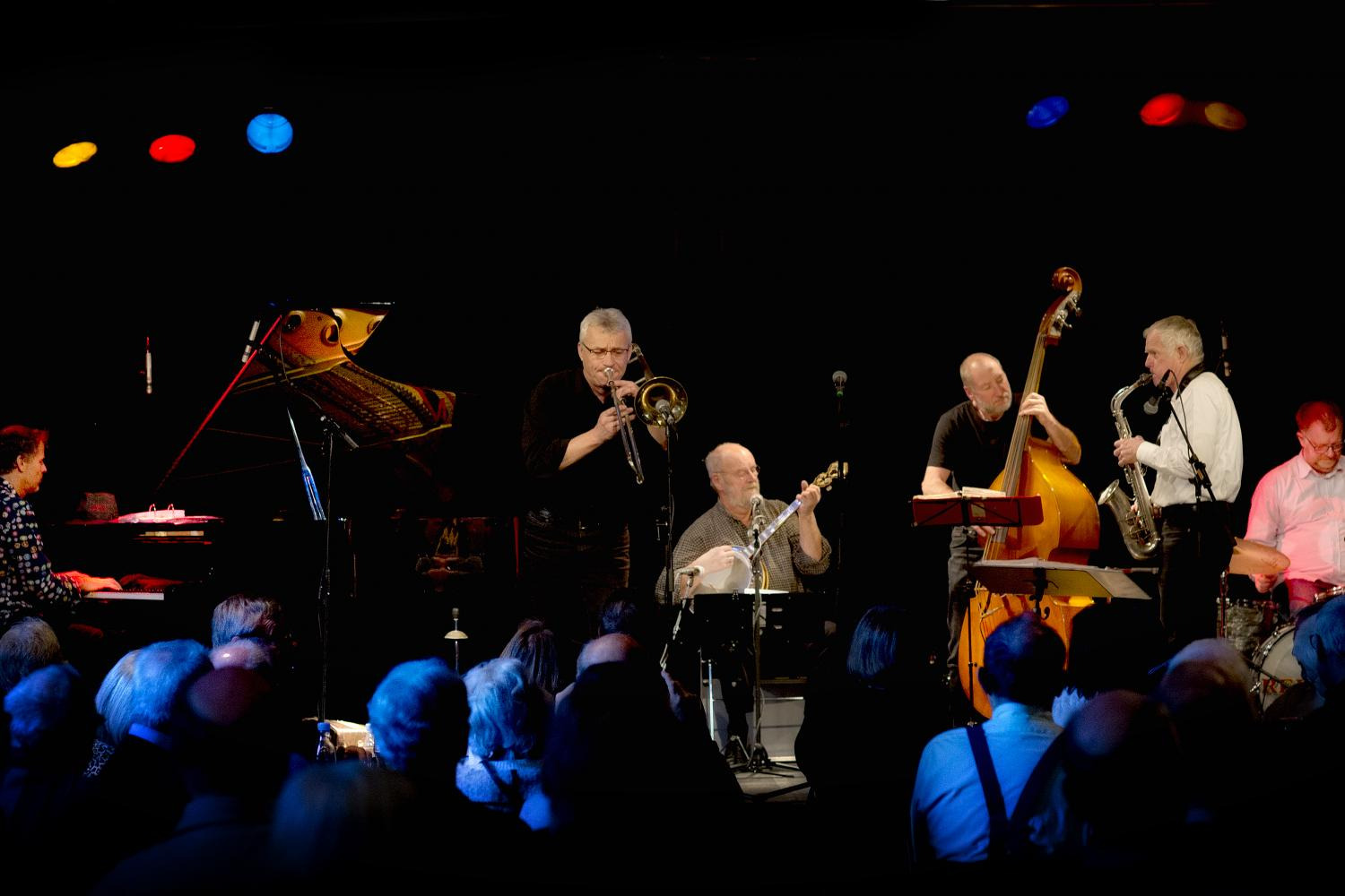 Oplev swingende New Orleans jazz med Red Hot Four+2 i Ballerup