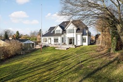 Luksusbolig netop kommet til salg i Holte: Se hvad du skal smide for Holtes dyreste adresser her