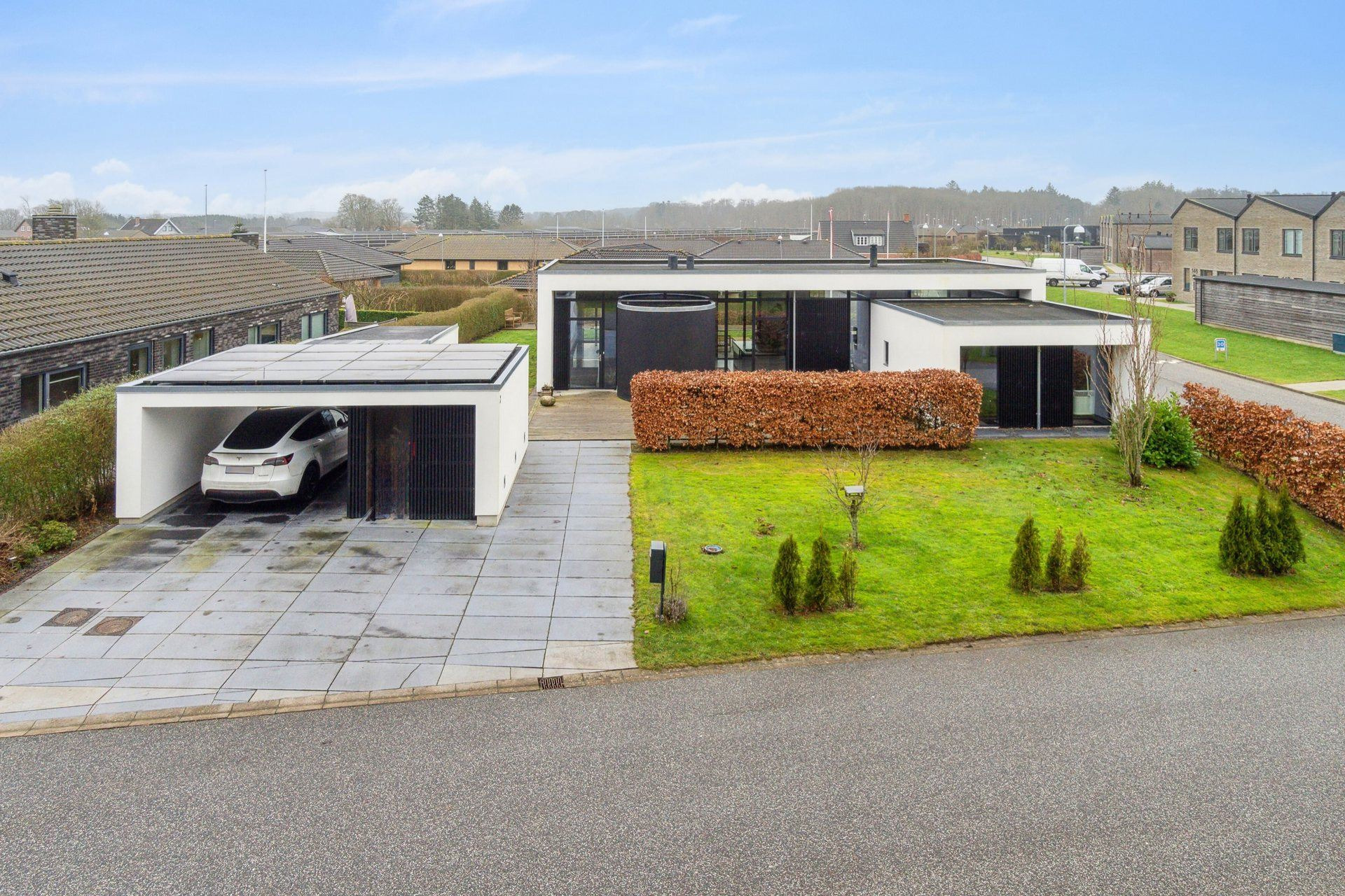 Luksusbolig netop kommet til salg i Tranbjerg J: Se hvad du skal smide for Tranbjerg Js dyreste adresser her