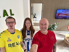 RealMæglerne Esbjerg og Bramming støtter børnecancerfonden med fodboldtrøje-fredag