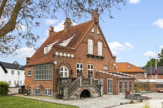 Top 6 over dyreste boliger til salg i Høng. Priser op til 4.295.000 kr