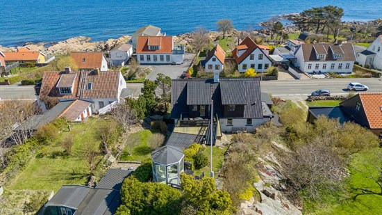Netop kommet til salg: Strandvejen 57 en af Allinges dyreste adresser