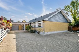 Blichersvej 12 og 1 anden boliger er kommet til salg denne uge i Østbirk - se boligerne her.