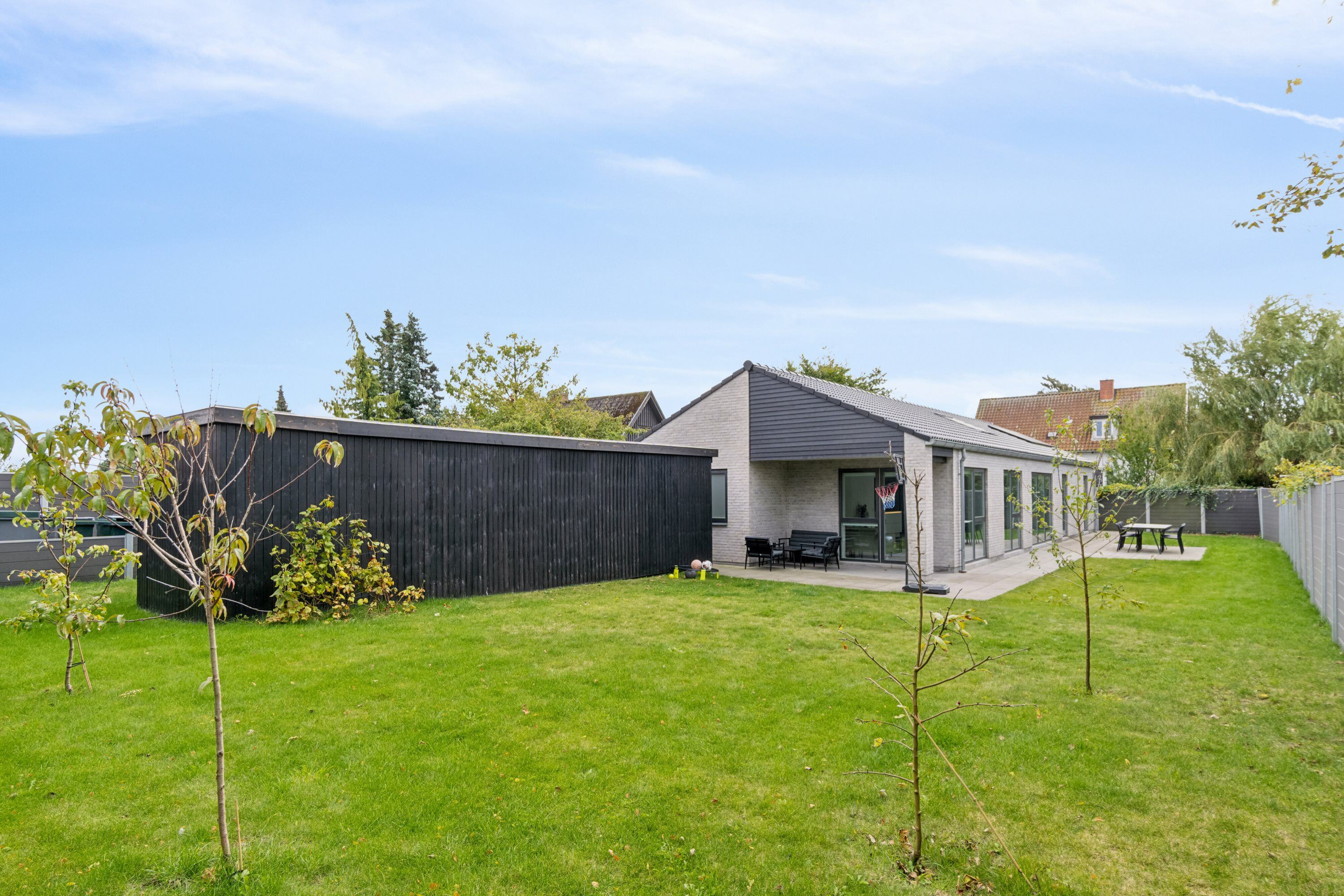 En ren boligdrøm på [m² på dyreste bolig] m² til 7,5  mio. kroner er nu komme til salg i Brøndby Strand: Se hvor de dyreste boliger til salg i Brøndby Strand er