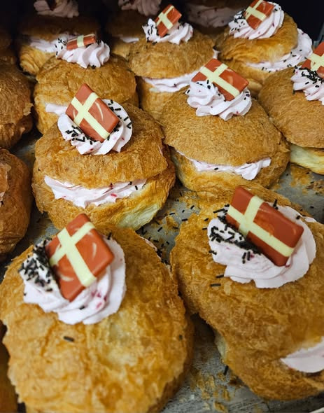 Løgstørvejens Bageri klar til håndboldfinalen med specialbagværk til Danmark-Tyskland kampen