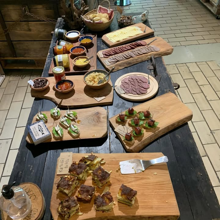 Fru Hansens Butik & Café inviterer til frokostbuffet med delikatesser fra butikken