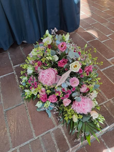 Tulipa Blomster & Havedesign tilbyder sidste farvel med personlig touch og gratis levering til kirker