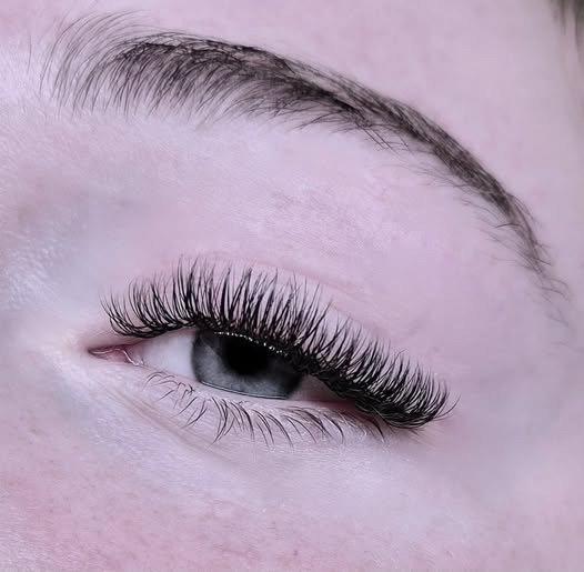 Bangs Beauty præsenterer hybrid lashes for et fyldigt og elegant look