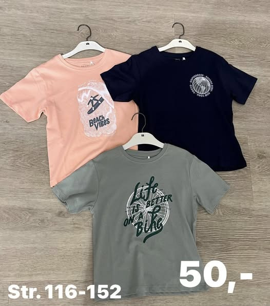 Børneshoppen Brønderslev tilbyder drenge-T-shirts til skolestart fra 50 kr.