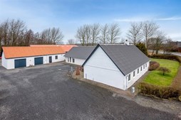 Fårevej 86 og 1 anden boliger er kommet til salg denne uge i Bøvlingbjerg - se boligerne her.