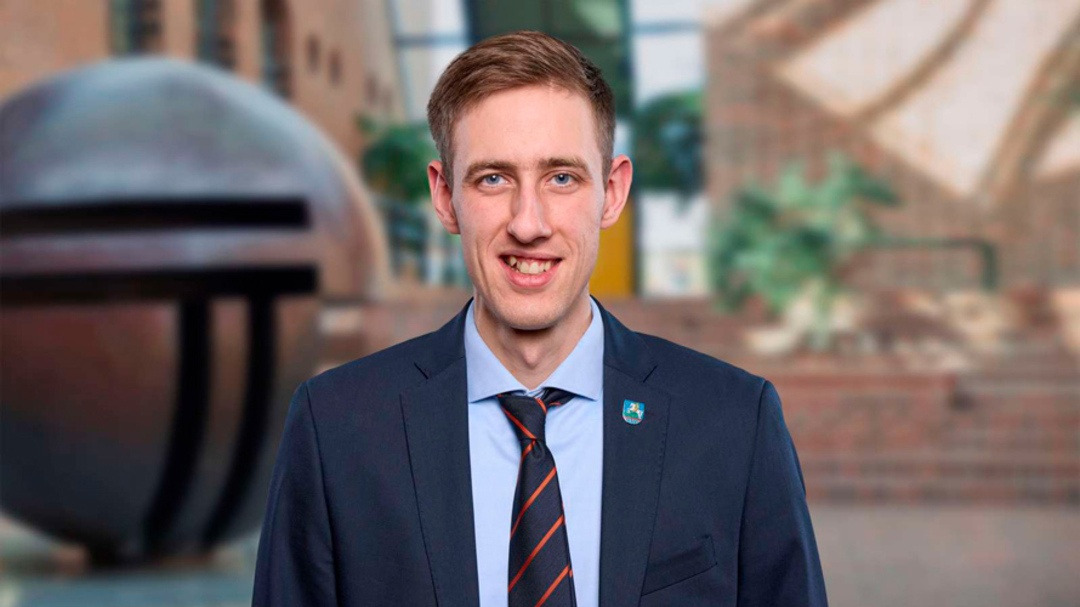 Ungt byrådsmedlem fra Liberal Alliance fejrer 30 år med aktiv indsats i Holstebro