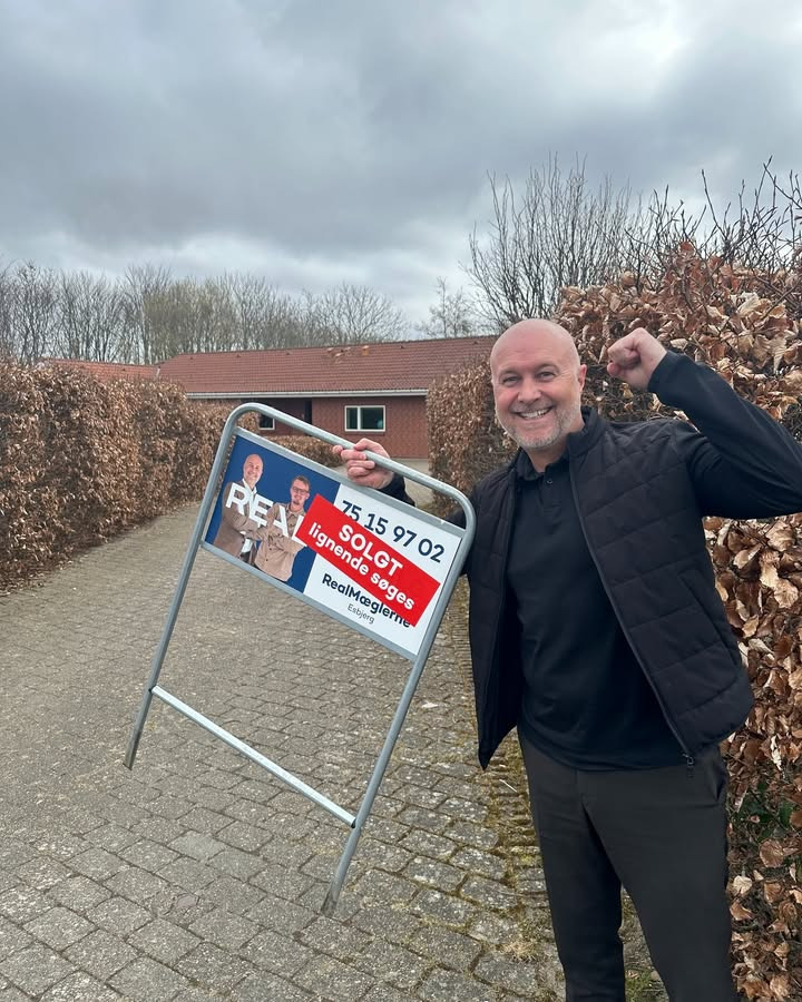 RealMæglerne Esbjerg og Bramming fejrer endnu en succesfuld bolighandel i Hjerting