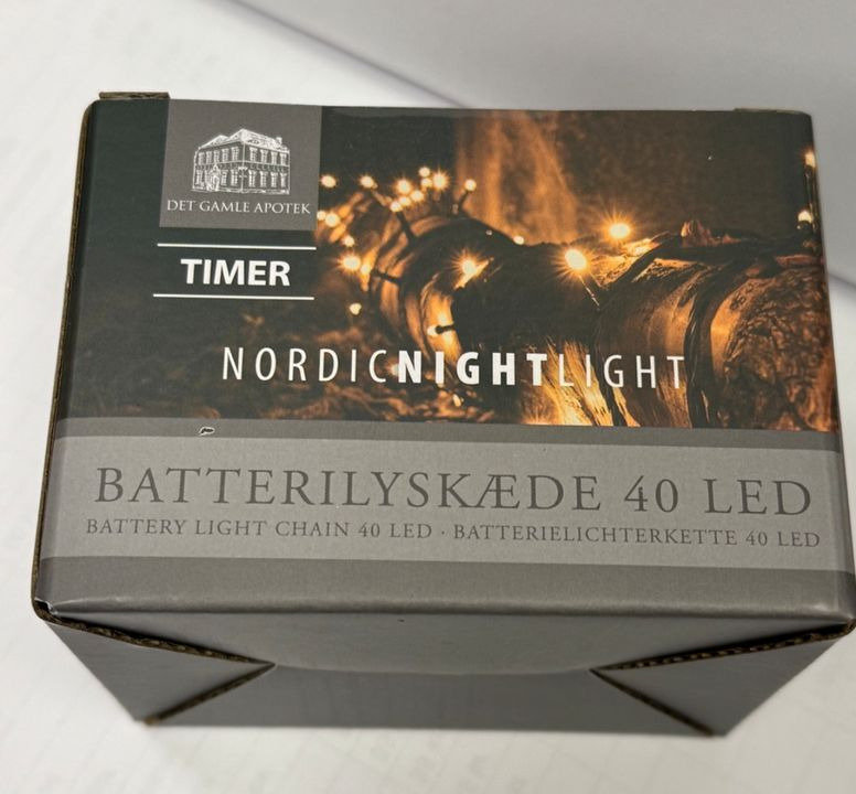 Meny Klarup tilbyder udendørs træ med lyskæde til hygge på trappen