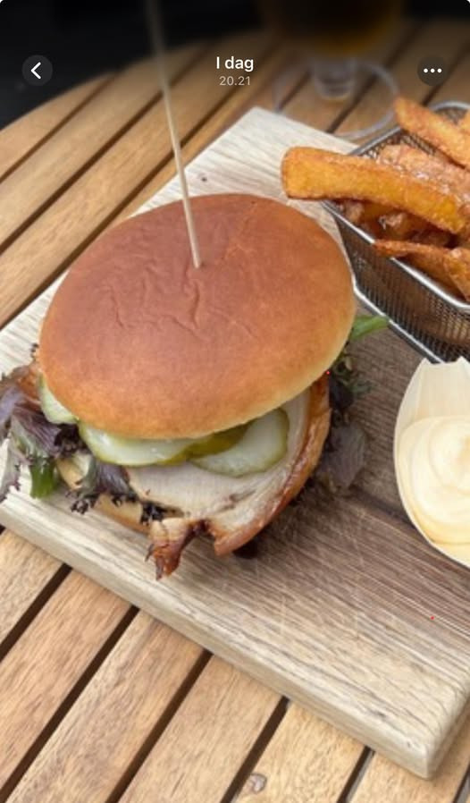 Cafe Piccolo fejrer de lyse aftener med flæskesteg burger tilbud