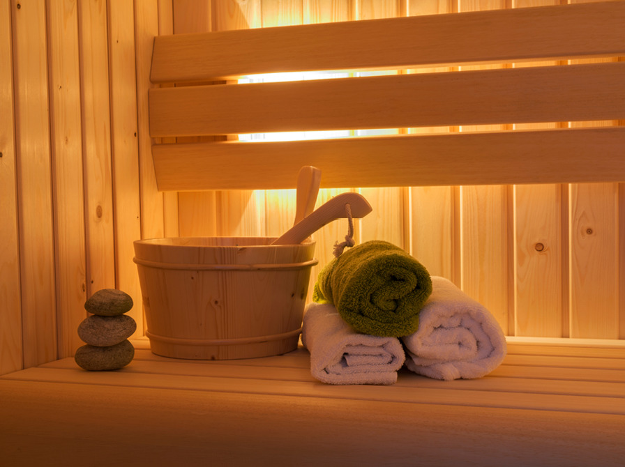 Saunagus med højtlæsning i Holstebro Svømmecenter