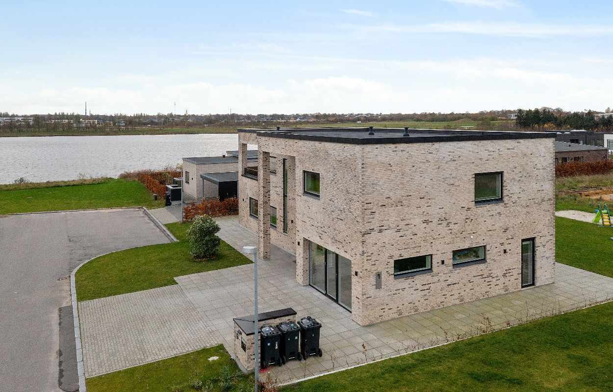 Panoramaudsigt i moderne rammer: Poppelbakken 9