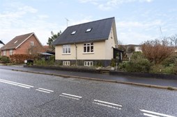 Lækker villa i tre plan med 142 etagemeter i Langå