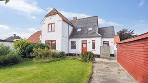 Centralt beliggende villa i Hjørring med opdelingsmuligheder præsenteret af Ejendomsmæglerfirmaet Thomas Risager A/S