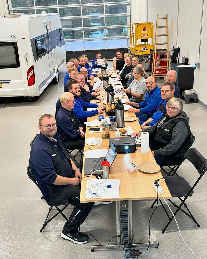 Hinshøj Carvan forbereder jubilæumsbog efter personalemøde