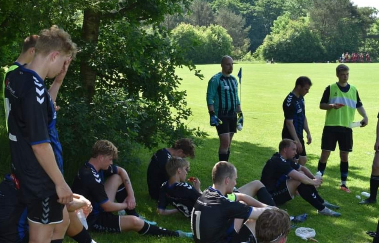 Stærkt Ry Fodbold-hold besejrer tappert Hadsten SK efter dramatisk opgør