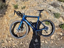 Michael Foghs cykeloplevelse med Factor Ostro VAM: Aerodynamisk, hurtig og bjergvenlig cykel nu tilgængelig med stor rabat på bikestore.dk