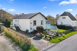 Velholdt vandskuret villa med garage på Sigurd Hoels Vej 13, 9381 Sulsted til salg