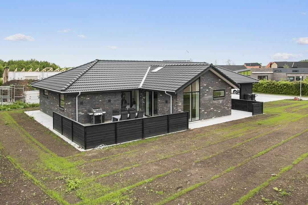 Mæglerhuset Brønderslev præsenterer projektejendom i attraktivt kvarter i Vrå