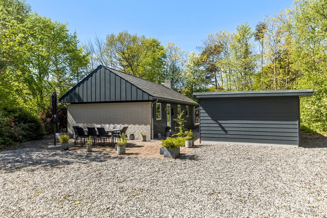 Renoveret sommerhus tæt på Skibsted Fjord med plads til otte personer