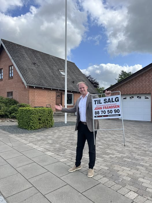 Nyhed fra John Frandsen Ikast: Indflytningsklar villa i Bording med stor dobbeltgarage og plads til hele familien