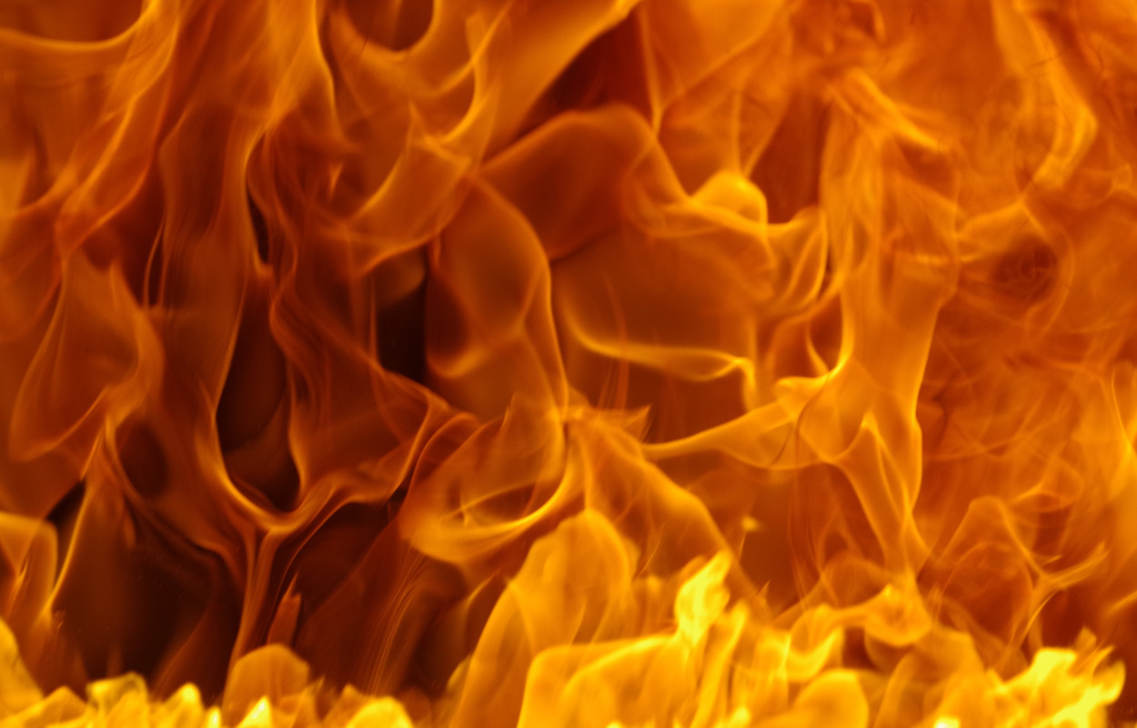 Mystisk brand ved kommunal bygning på Rønnedevej i Ringsted: Cyklist efterlyses