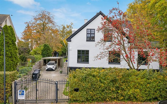 C L Ibsens Vej 20 til salg for 14,8  mio. kroner - Se 3 andre boliger til salg i Gentofte Kommune