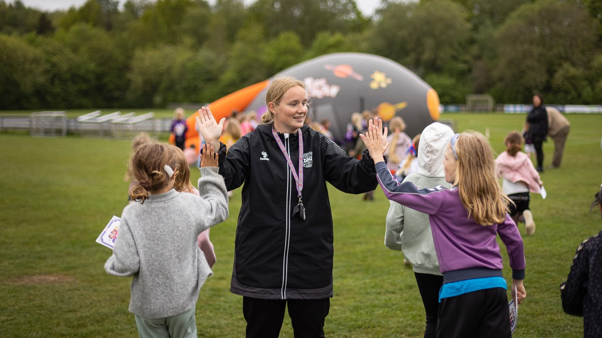 Sjov og fodboldglæde for piger ved Pigeraketten i Faxe-Haslev