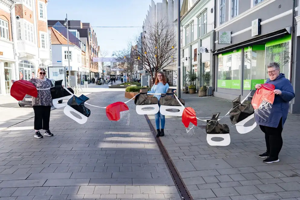 Unge talenter udsmykker Herning til VM i ishockey med kunstværker langs fanwalken