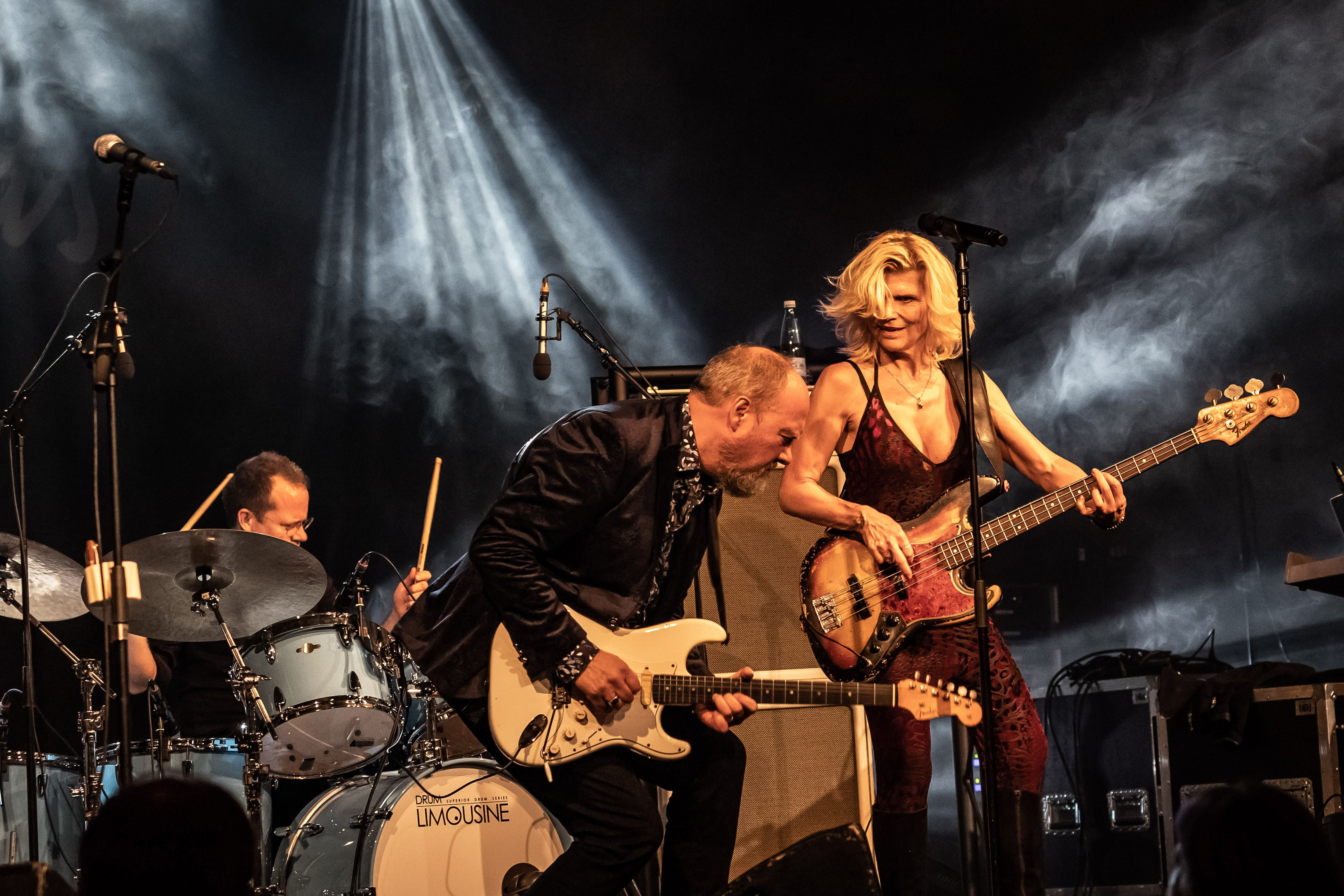 Powertrioen hylder rockens legender i Greve