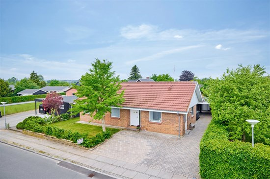 Lupinvej 6 og 2 andre boliger er kommet til salg denne uge i Hinnerup - se boligerne her.