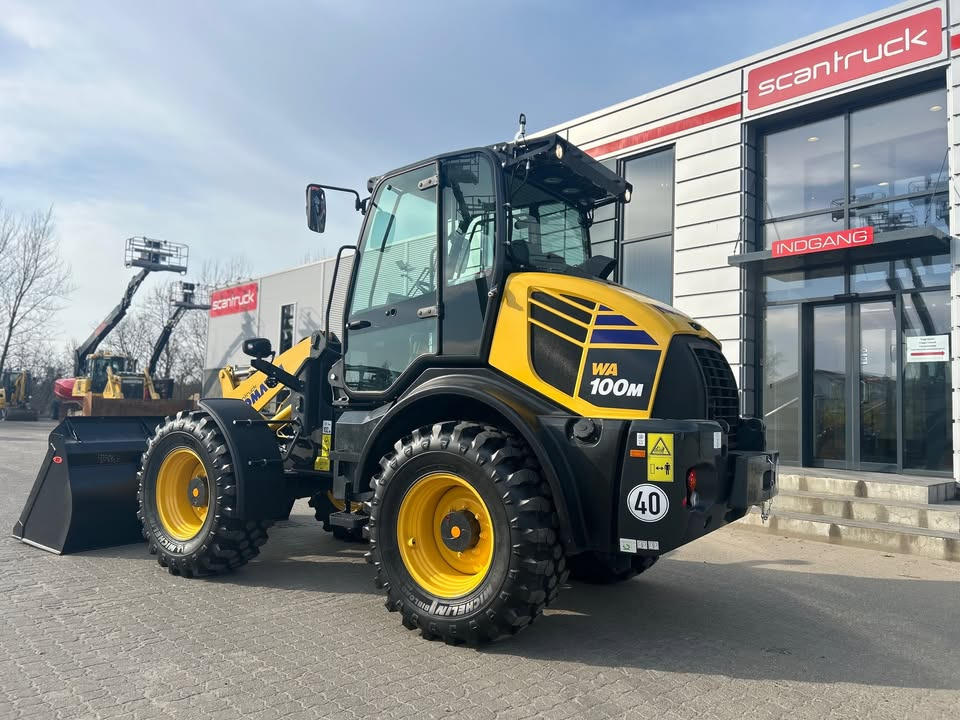 Scantruck A/S præsenterer alsidig Komatsu WA100M-8EO til entreprenører og landmænd