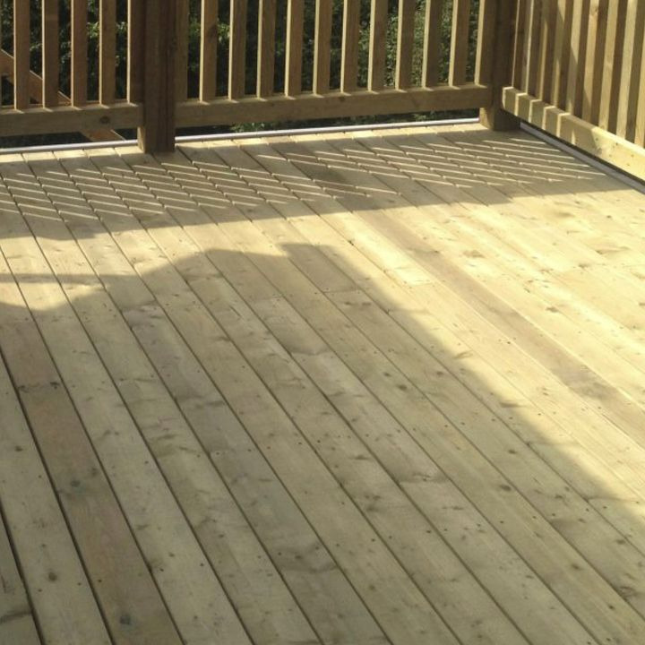 En finger på pulsen i Hals