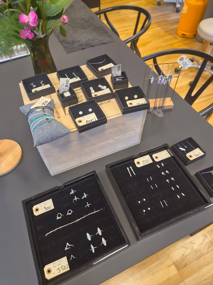 Guldsmed Ø har tilbud på sølvsmykker og armbånd fra 50 kr i juli