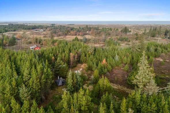 Mæglerhuset Asger Larsen tilbyder stor sommerhusgrund i naturskønne Grønnestrand