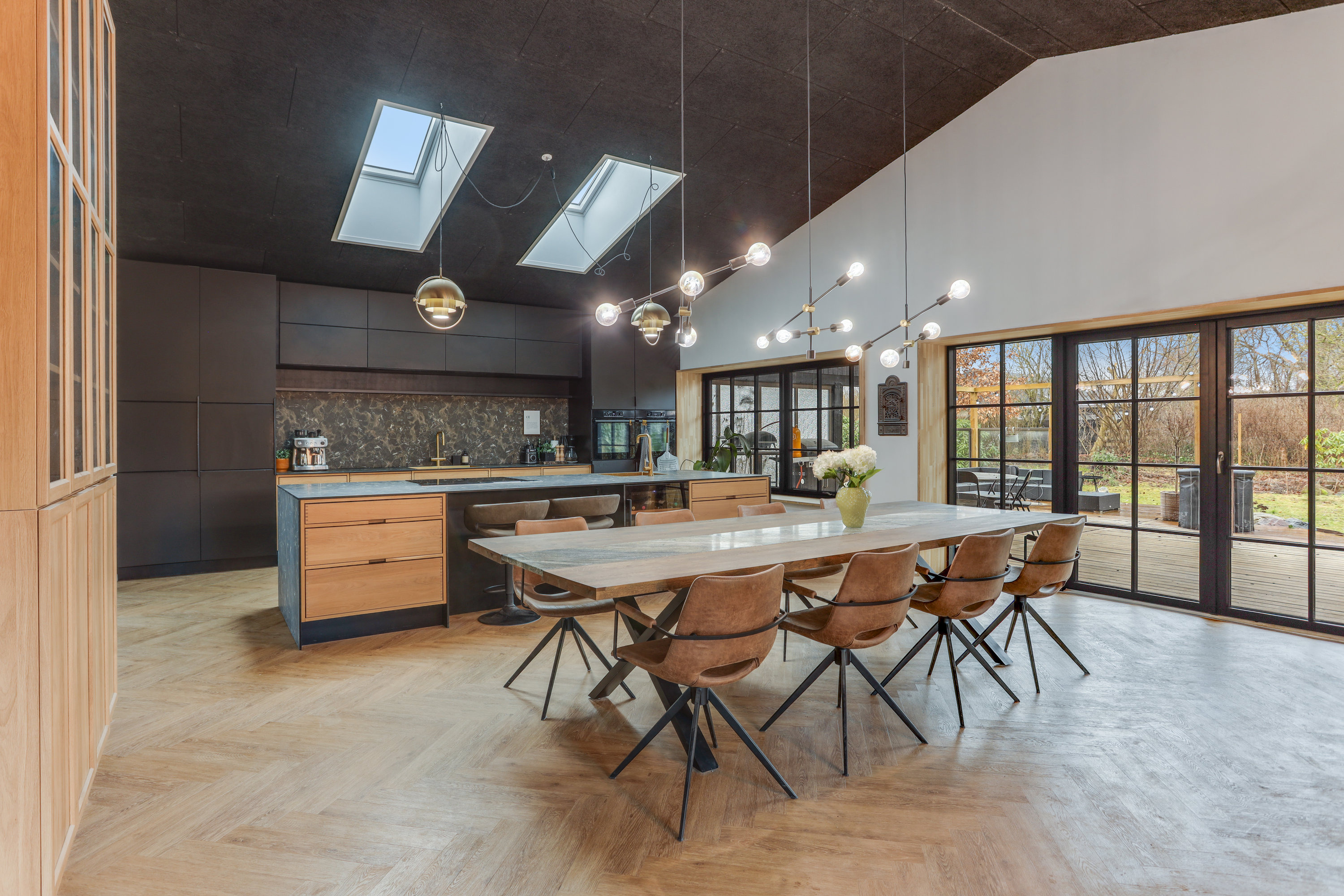 Dronninggårdvej 5 og 1 anden boliger er kommet til salg denne uge i Nørresundby - se boligerne her.