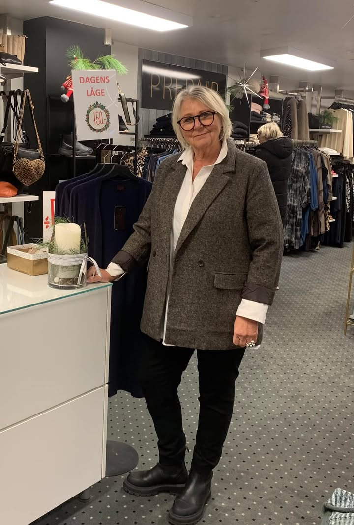 Rosengreen tilbyder eksklusiv rabat på habitjakke fra Ze Ze i dagens låge