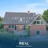 RealMæglerne Middelfart præsenterer rummelig bolig til salg på Hønnerupvej 103