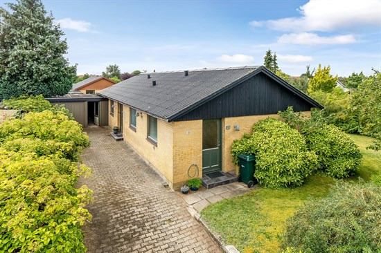 Til salg hos Nybolig Kolding: Velbeliggende villa i Seest