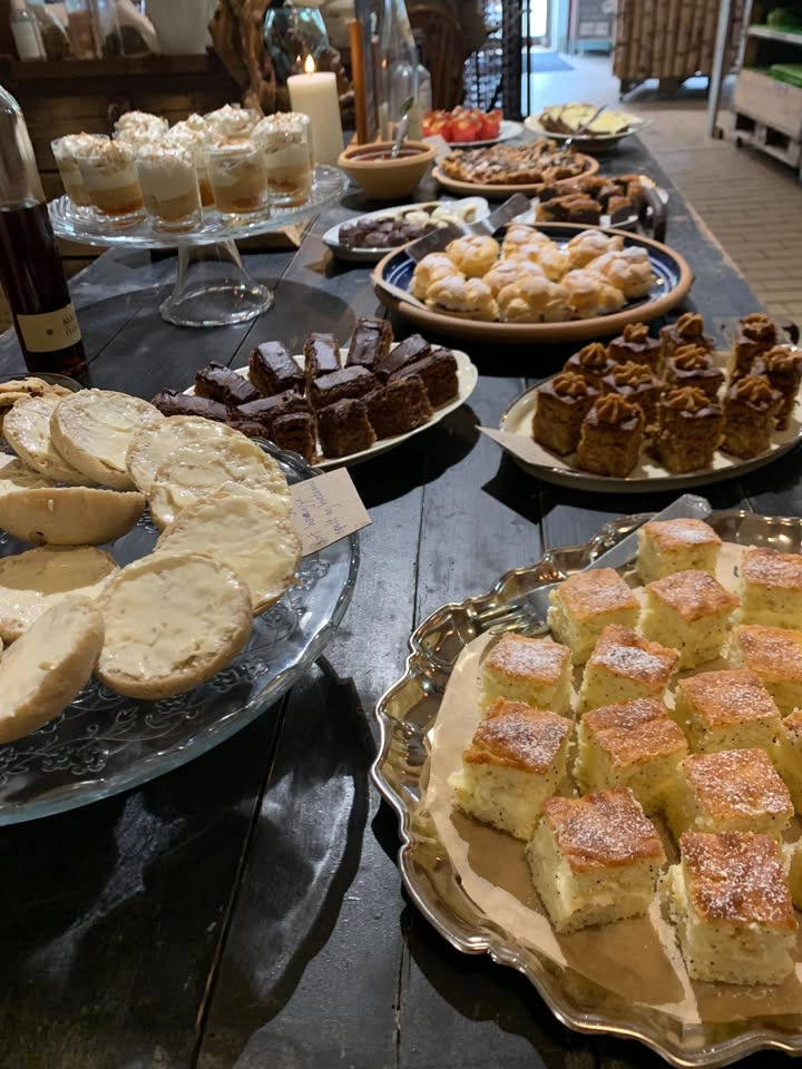 Fru Hansens Butik & Café fejrer mors dag med tapas kagebord