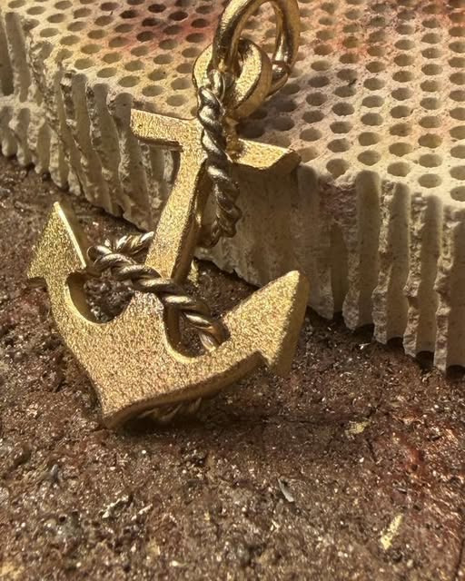 Guldsmed Lütken forvandler gammel ring til nyt anker i kundens ankerkæde