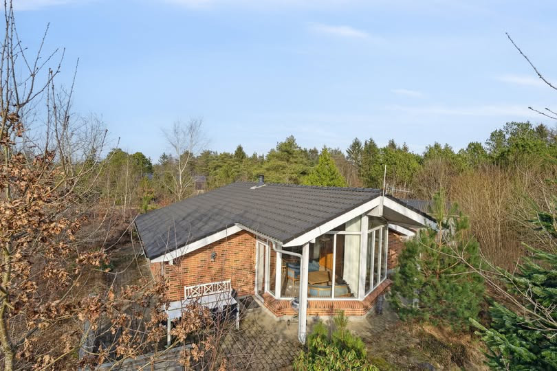 Nyere sommerhus til salg med skoven som nabo i Kølkær