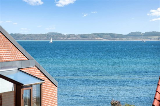 Skæring Strandvej 18 og 3 andre boliger er kommet til salg denne uge i Egå - se boligerne her.