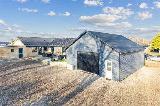 Rugvang 4 og 1 anden boliger er kommet til salg denne uge i Lunderskov - se boligerne her.